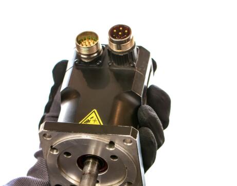 電動(dòng)機(jī)的轉(zhuǎn)子由哪三部分組成？核心構(gòu)造與功能全解析